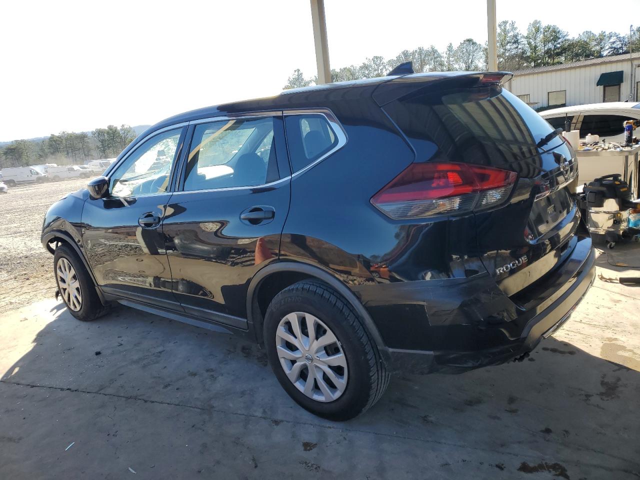 2018 Nissan Rogue - Image 2