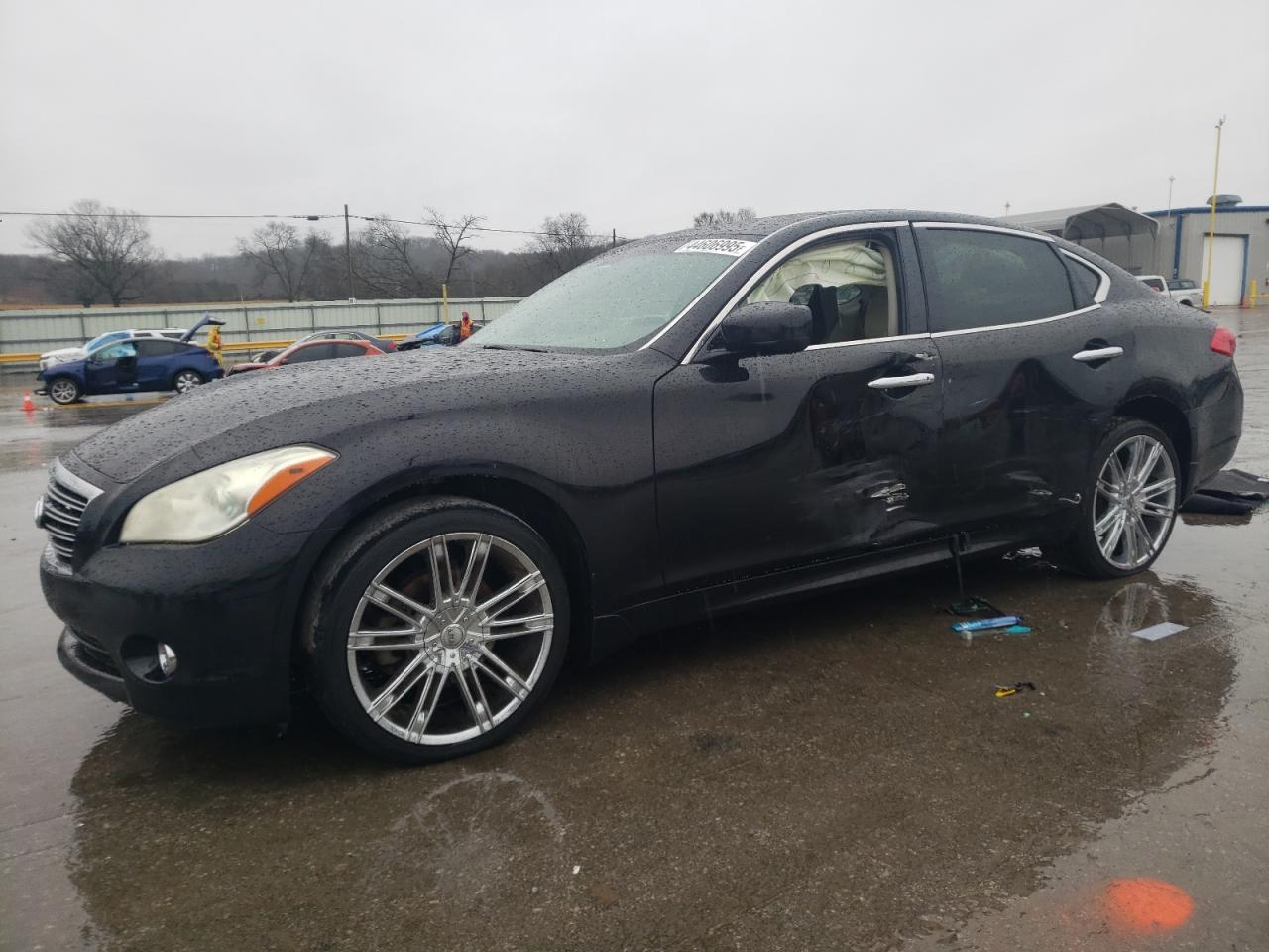 2011 Infiniti M - Image 1