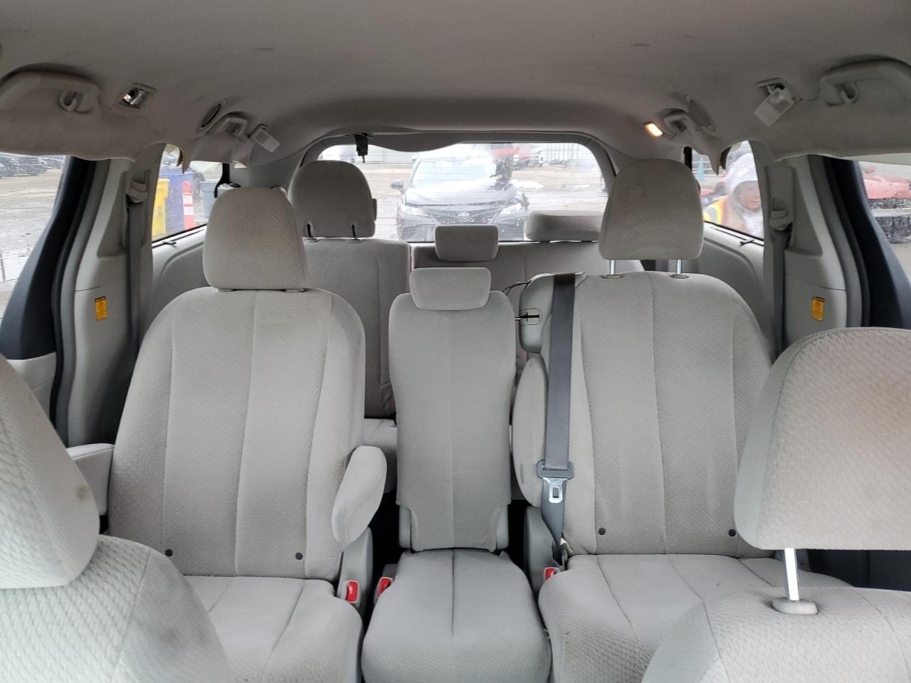 2013 Toyota Sienna - Image 10