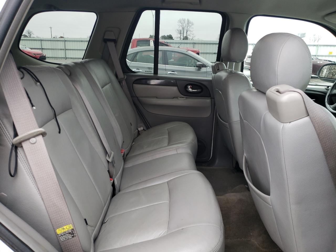 2005 GMC Envoy - Image 11