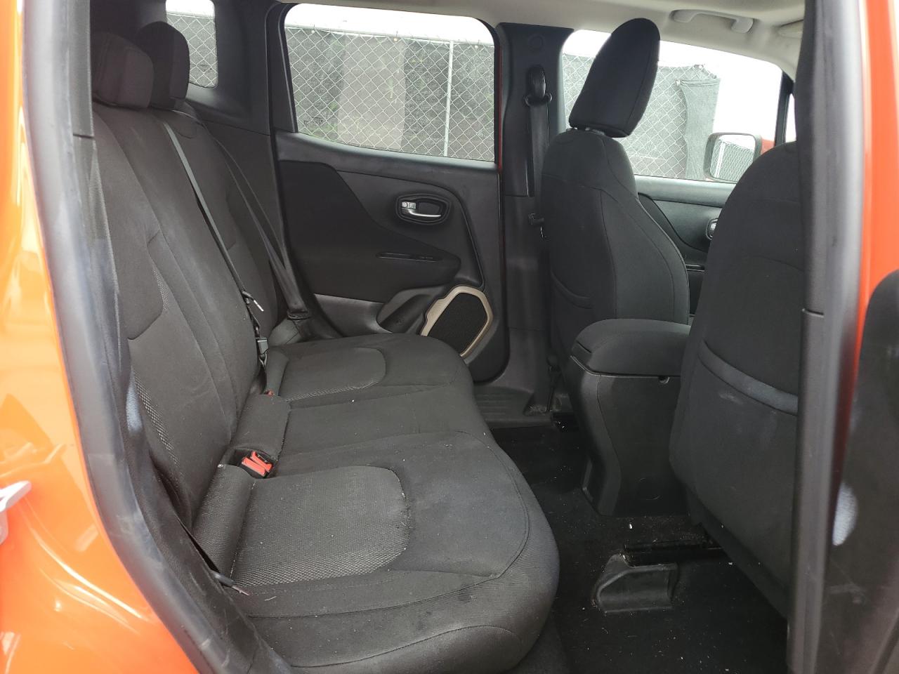 2016 Jeep Renegade - Image 11
