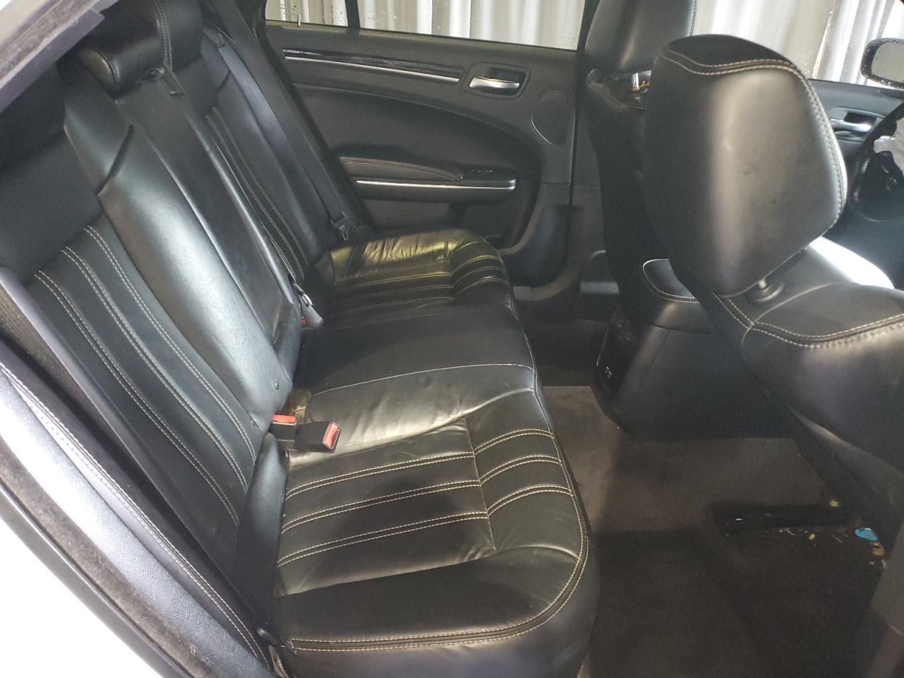 2018 Chrysler 300 - Image 10