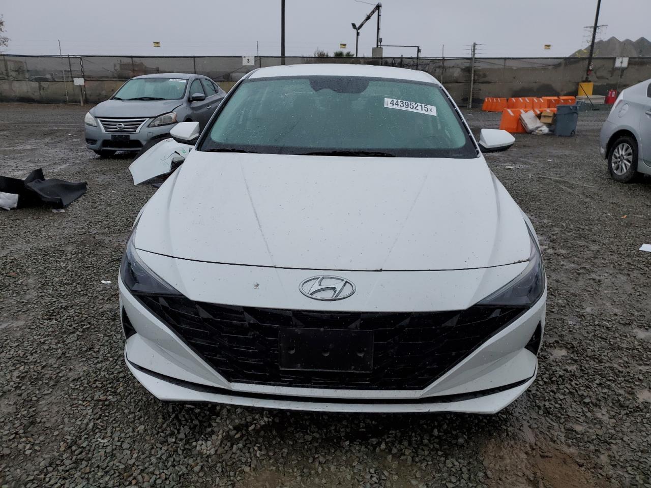 2022 Hyundai Elantra - Image 5