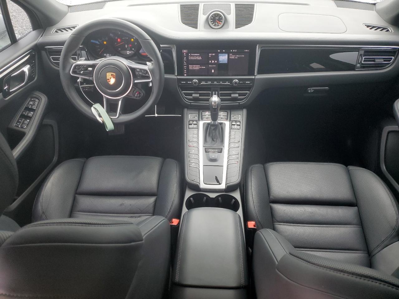 2021 Porsche Macan - Image 8