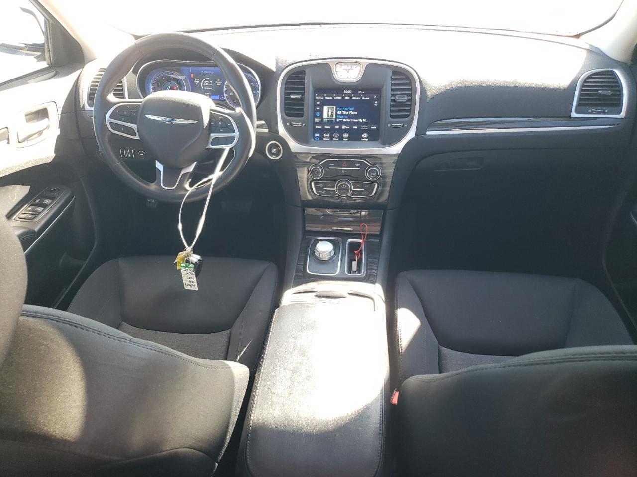 2021 Chrysler 300 - Image 8