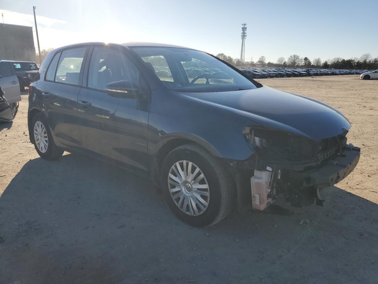 2010 Volkswagen Golf - Image 4