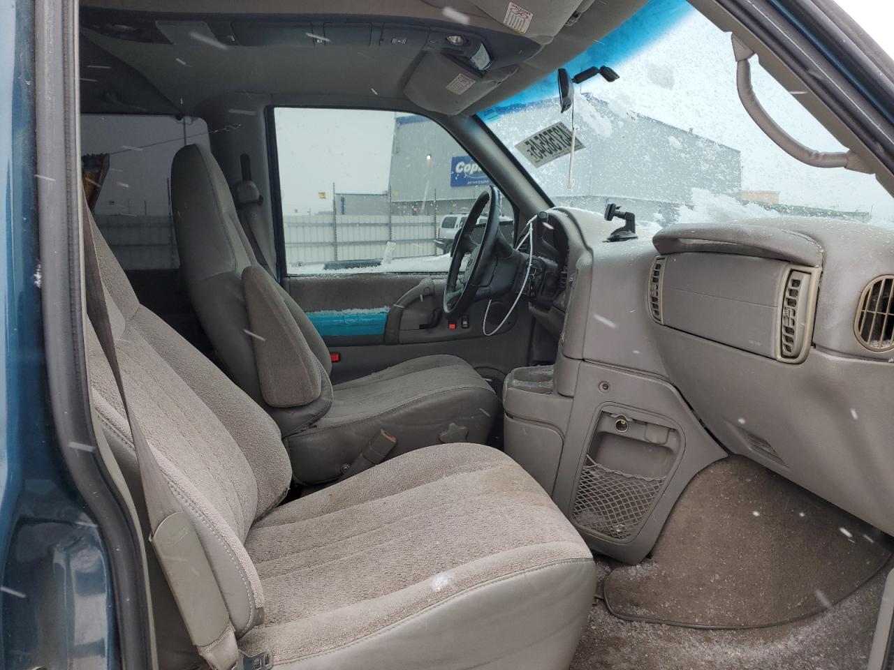 2000 Chevrolet Astro - Image 11