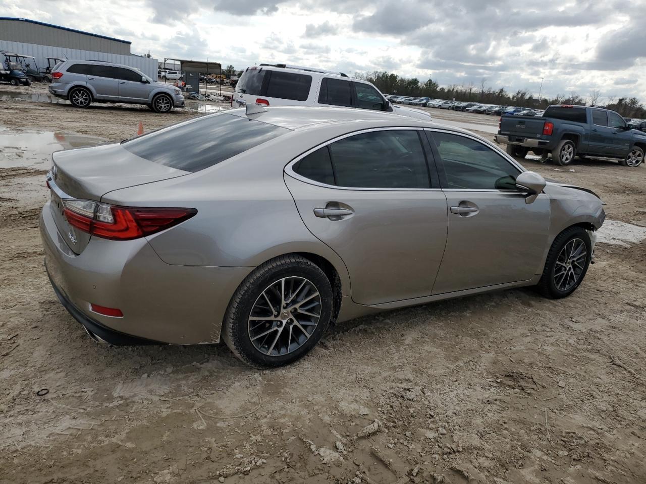 2017 Lexus ES - Image 3