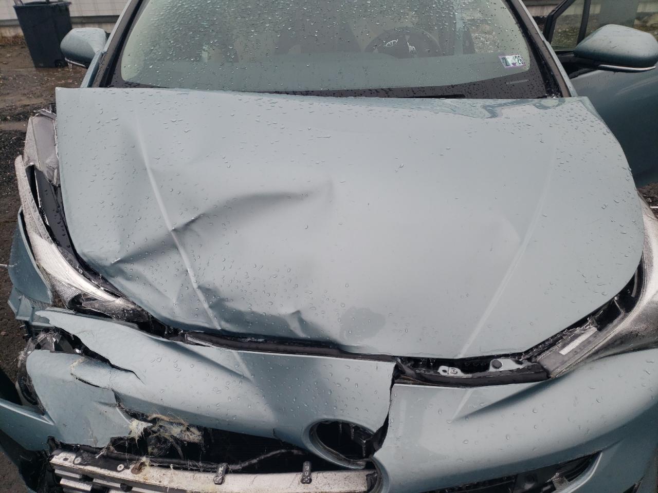 2018 Toyota Prius - Image 12