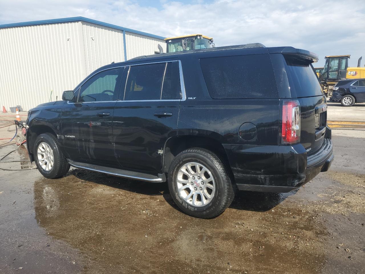 2017 GMC Yukon - Image 2