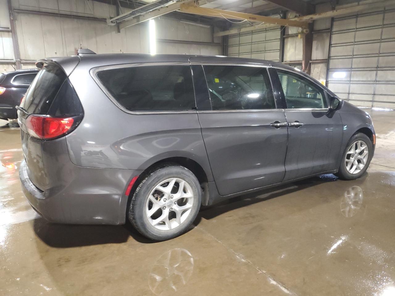 2017 Chrysler Pacifica - Image 3