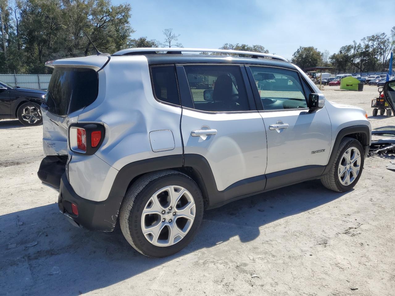 2017 Jeep Renegade - Image 3