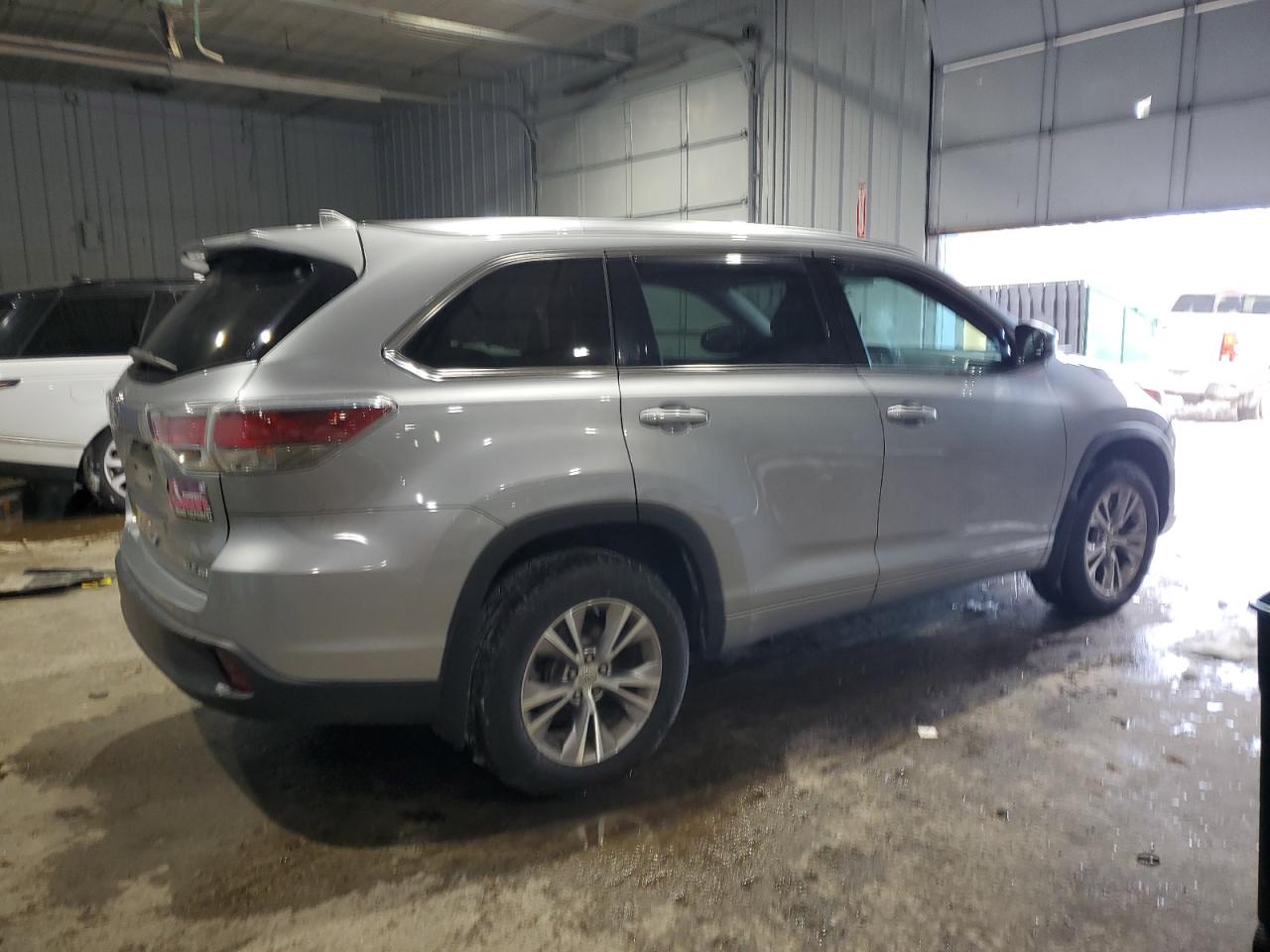 2015 Toyota Highlander - Image 3