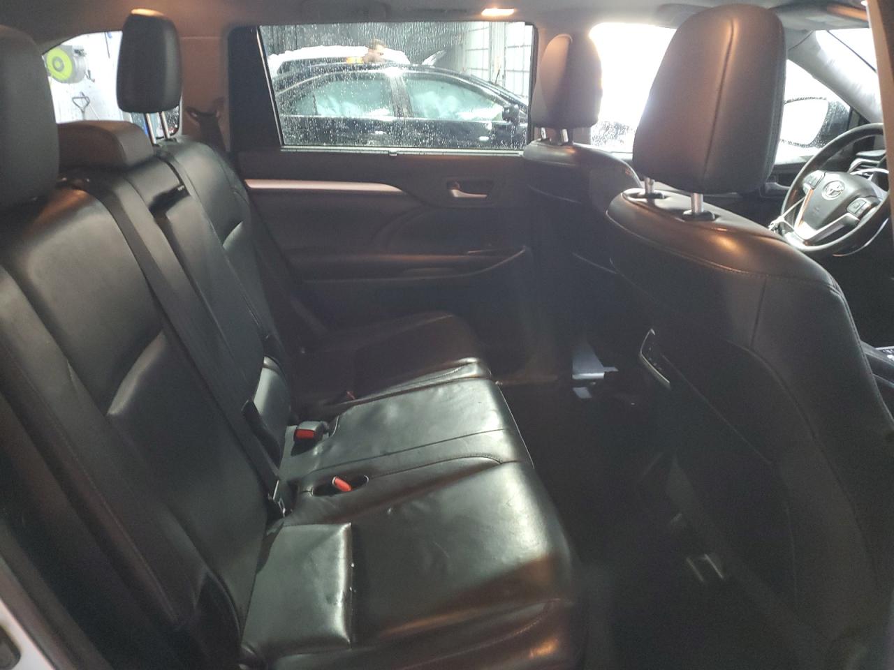 2015 Toyota Highlander - Image 11