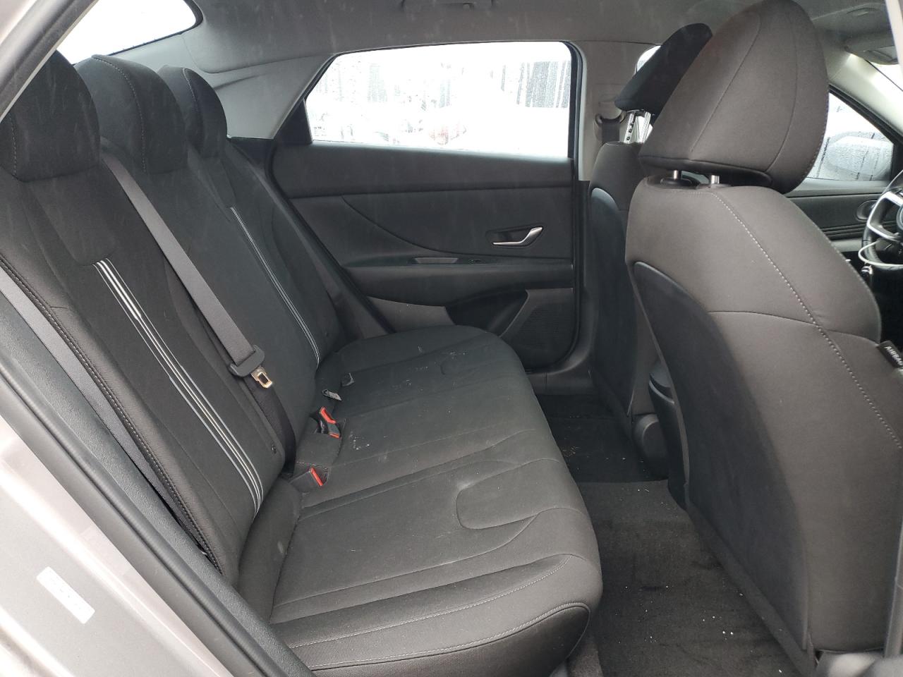 2022 Hyundai Elantra - Image 10