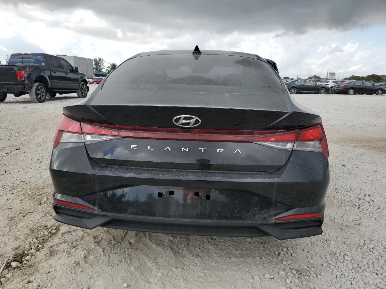 2022 Hyundai Elantra - Image 6