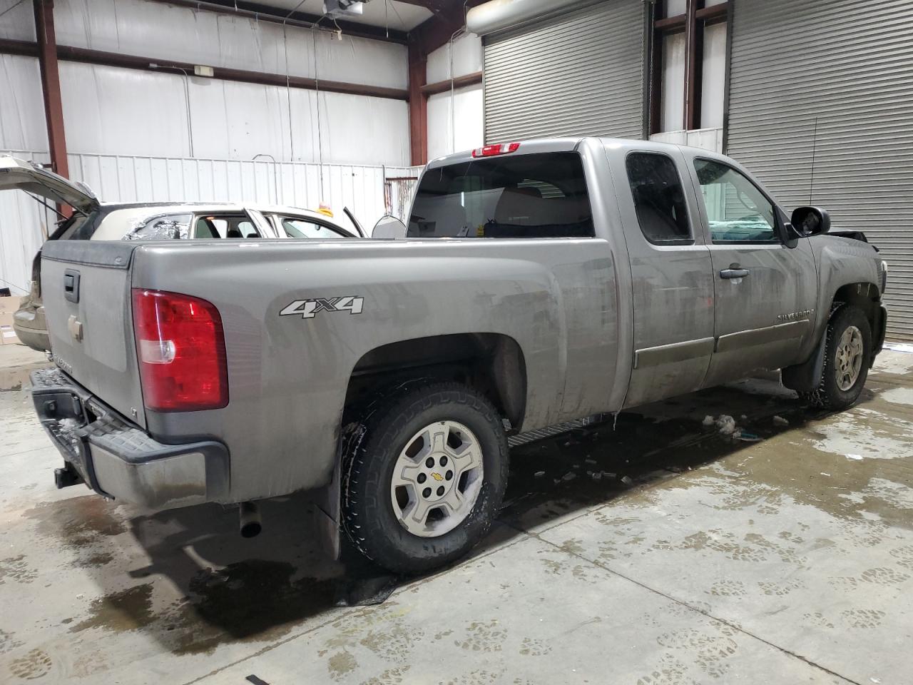 2007 Chevrolet Silverado - Image 3