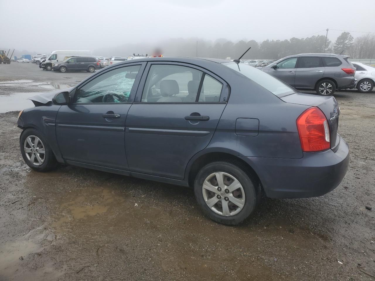2009 Hyundai Accent - Image 2