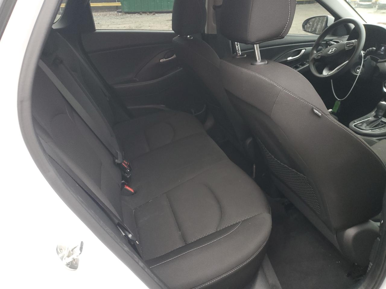 2019 Hyundai Elantra - Image 10