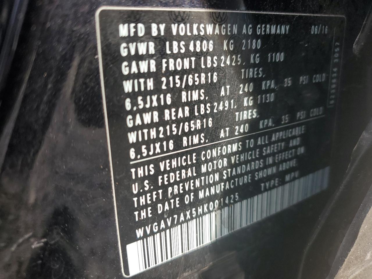 2017 Volkswagen Tiguan - Image 12