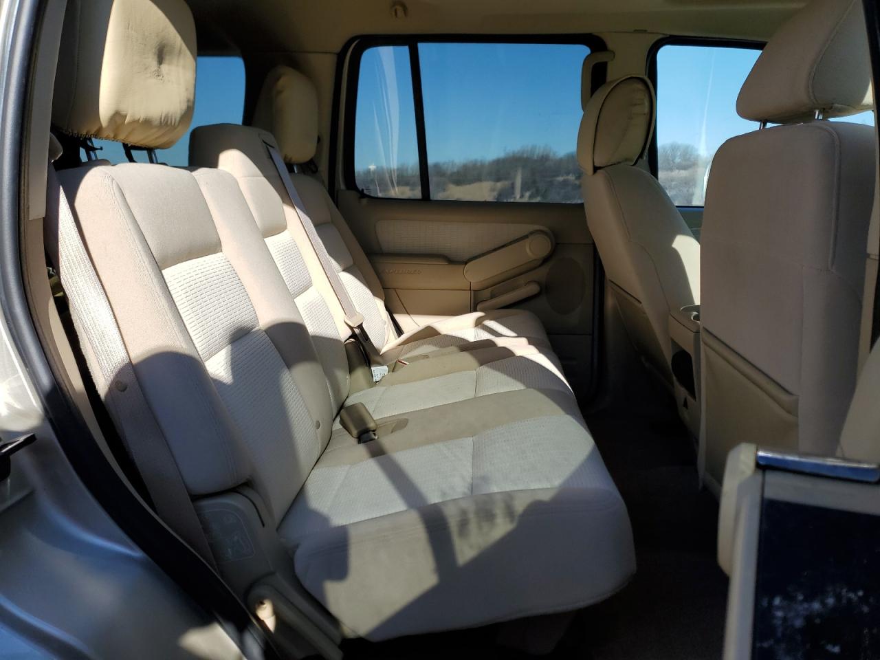 2006 Ford Explorer - Image 11