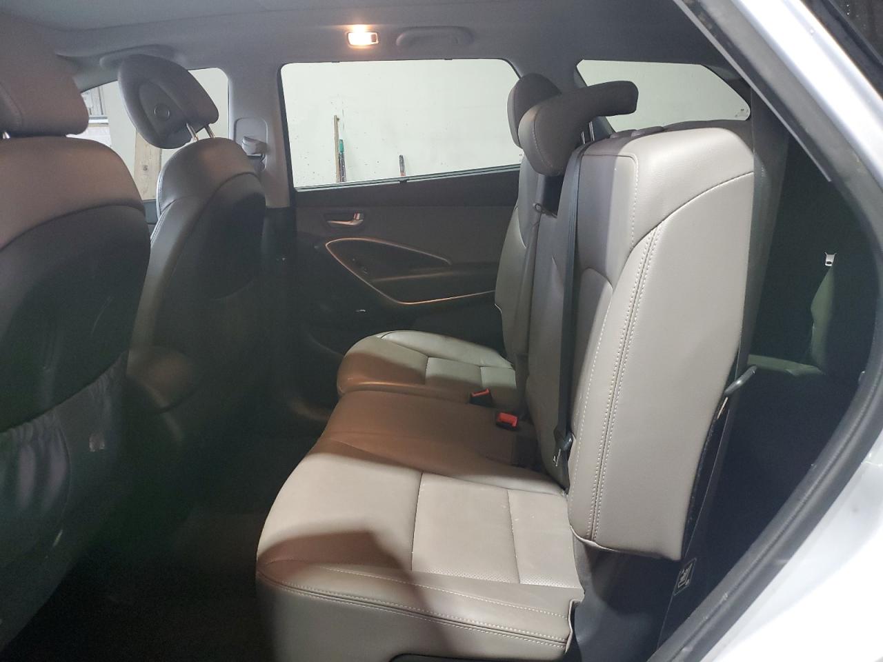2018 Hyundai Santa Fe - Image 11