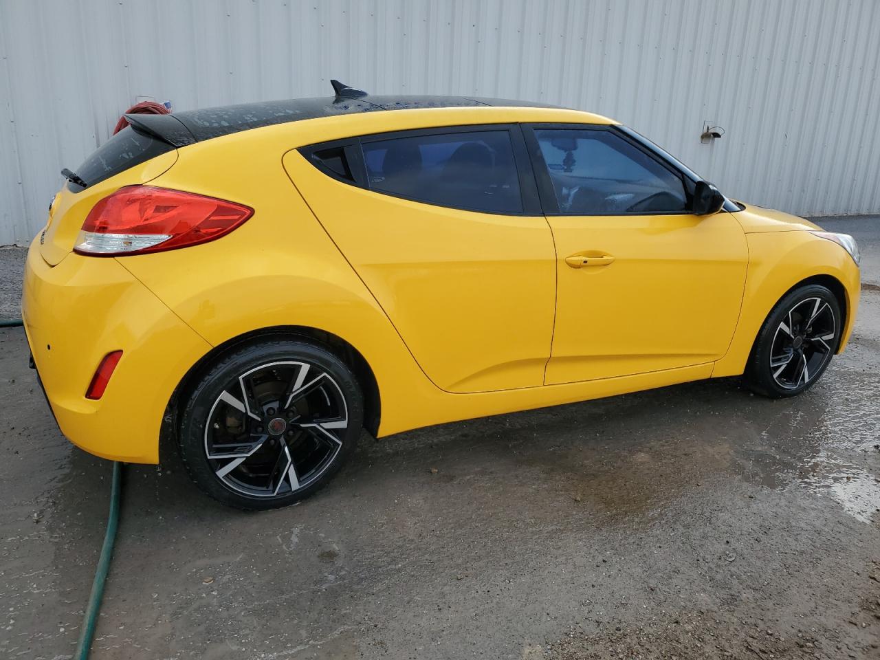 2013 Hyundai Veloster - Image 3