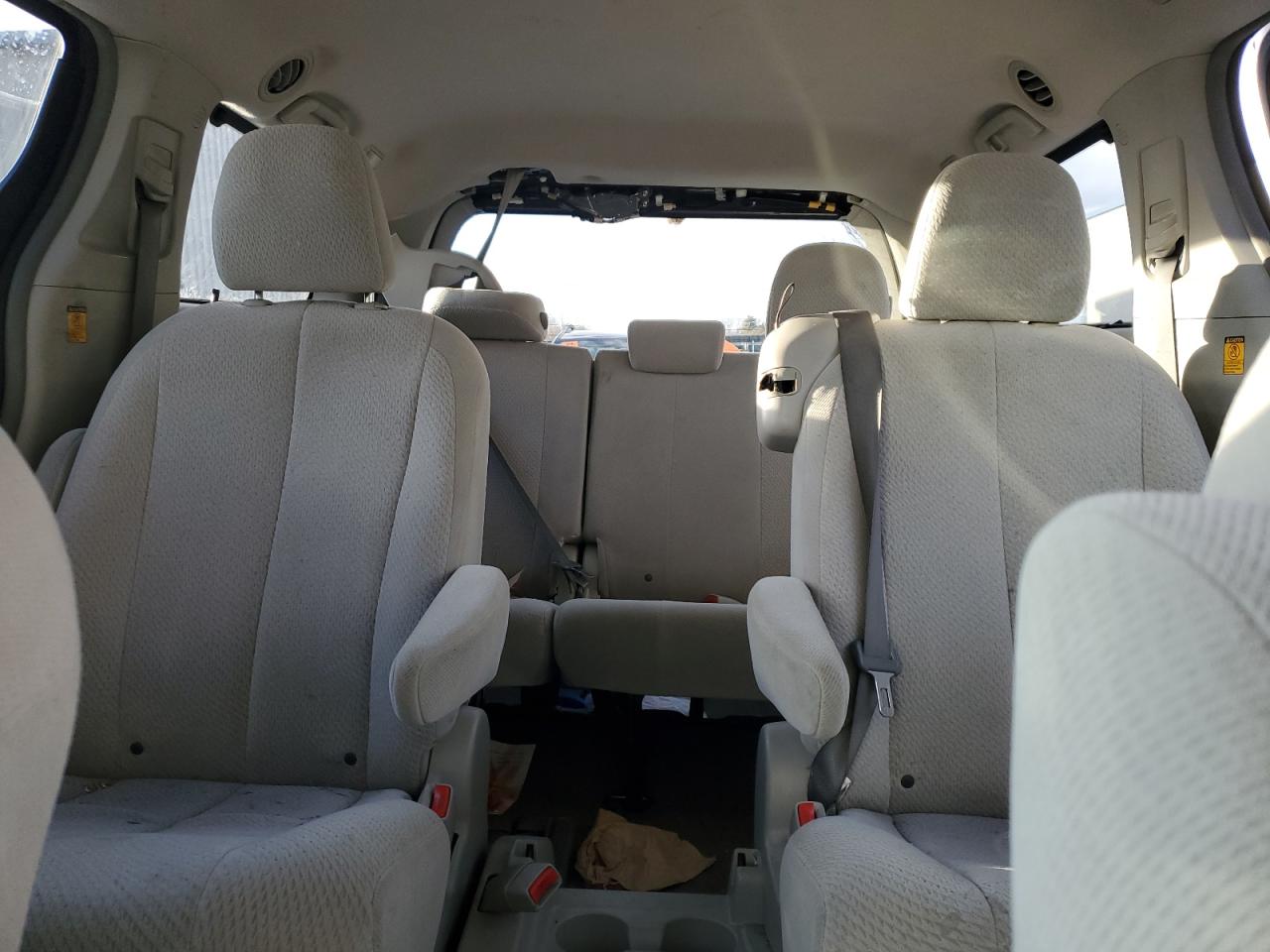 2011 Toyota Sienna - Image 10