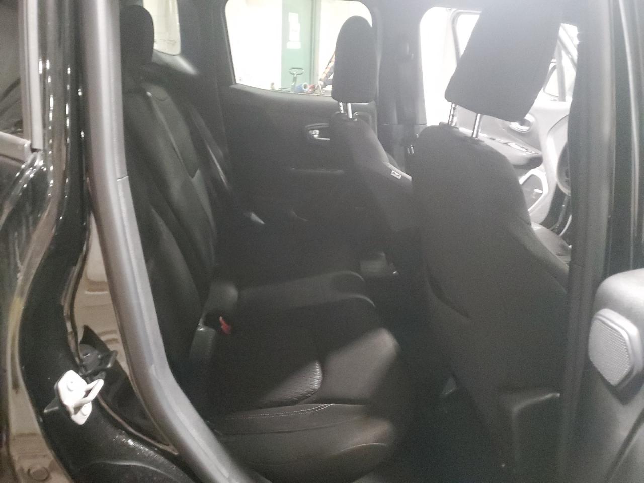 2021 Jeep Renegade - Image 11