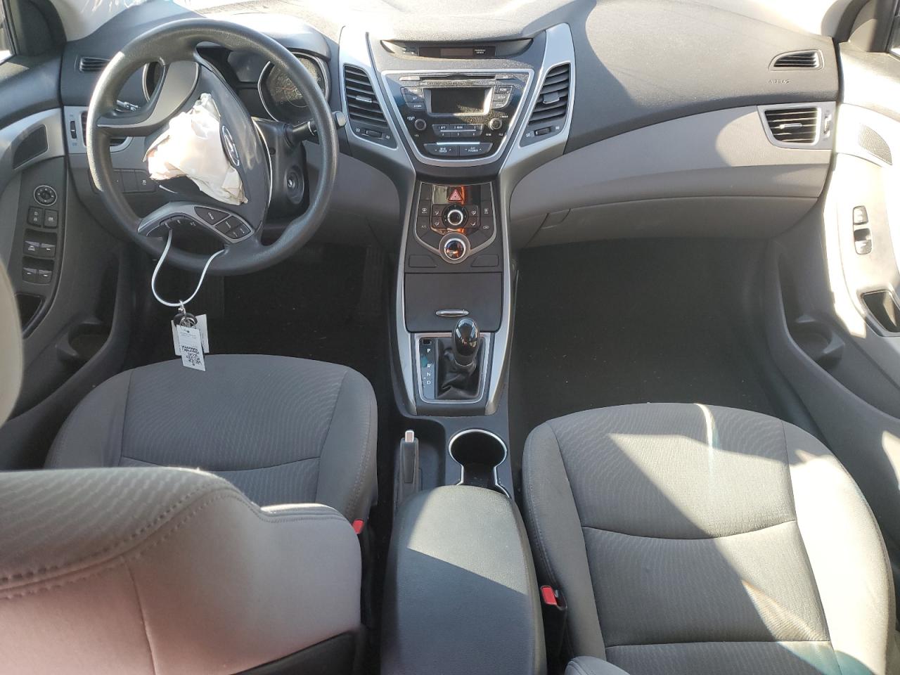 2015 Hyundai Elantra - Image 8