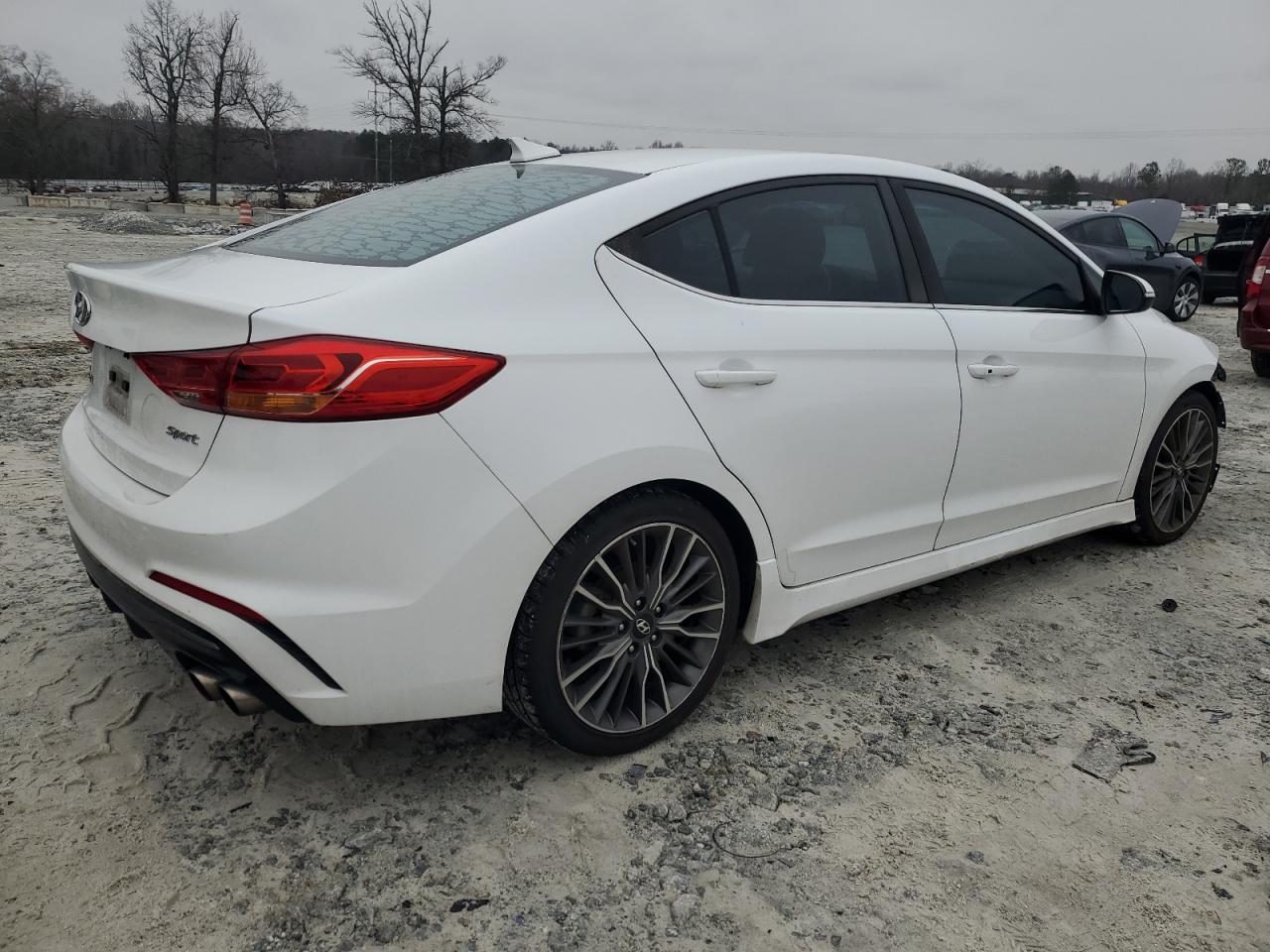 2017 Hyundai Elantra - Image 3