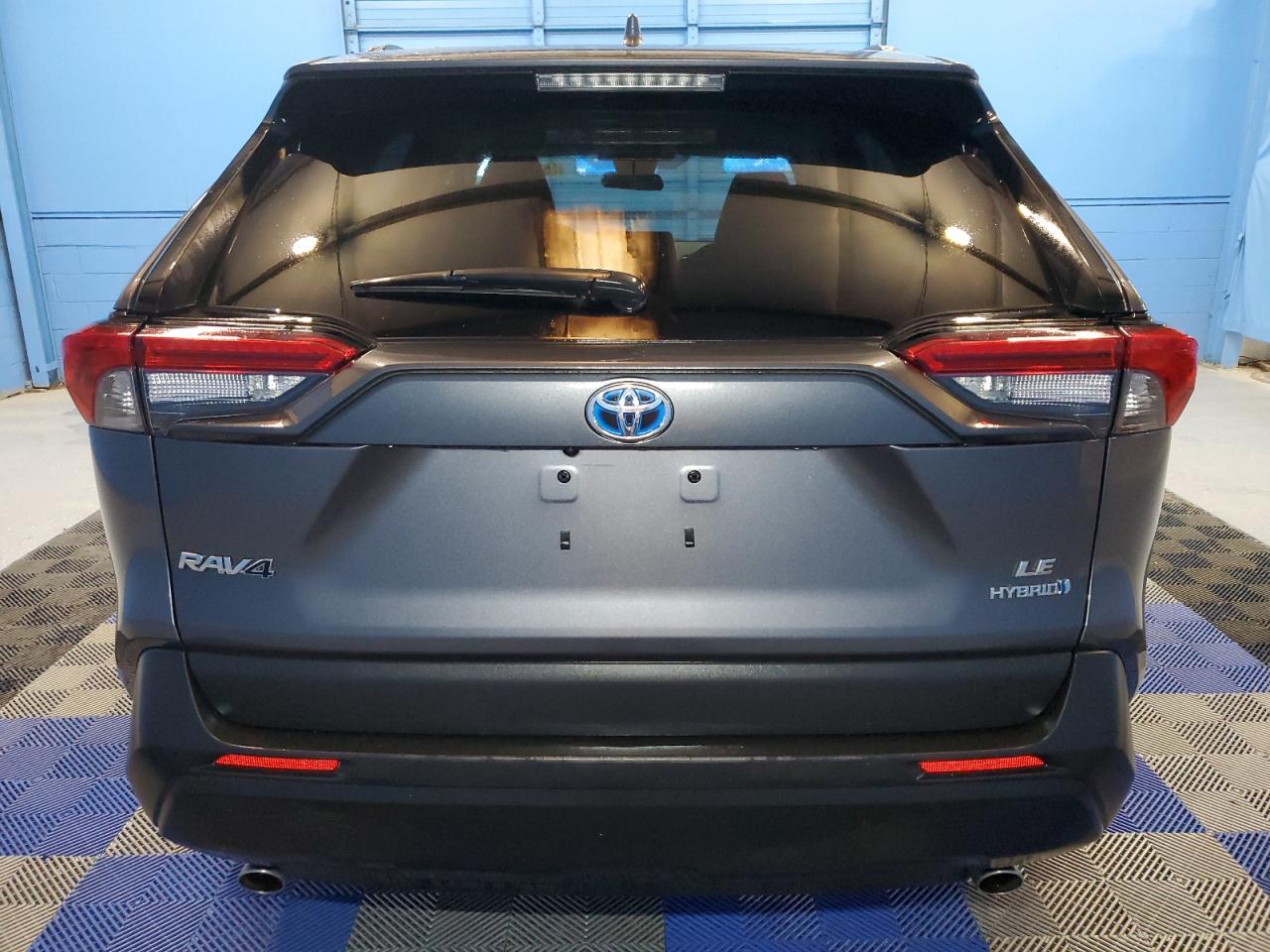 2022 Toyota RAV 4 - Image 6