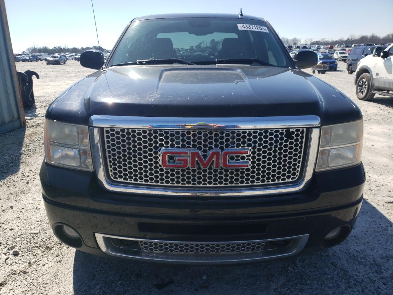 2011 GMC Sierra - Image 5