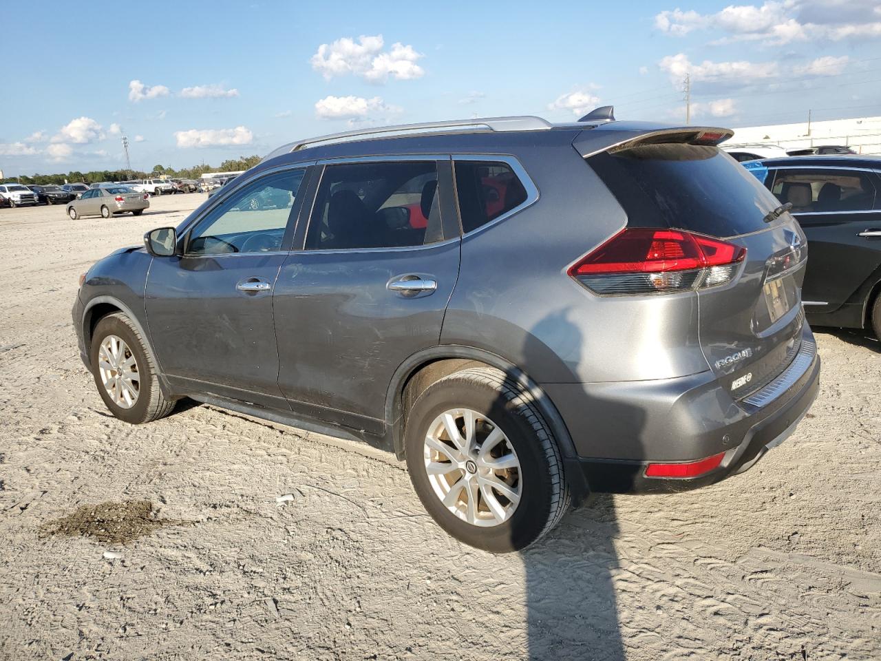 2020 Nissan Rogue - Image 2