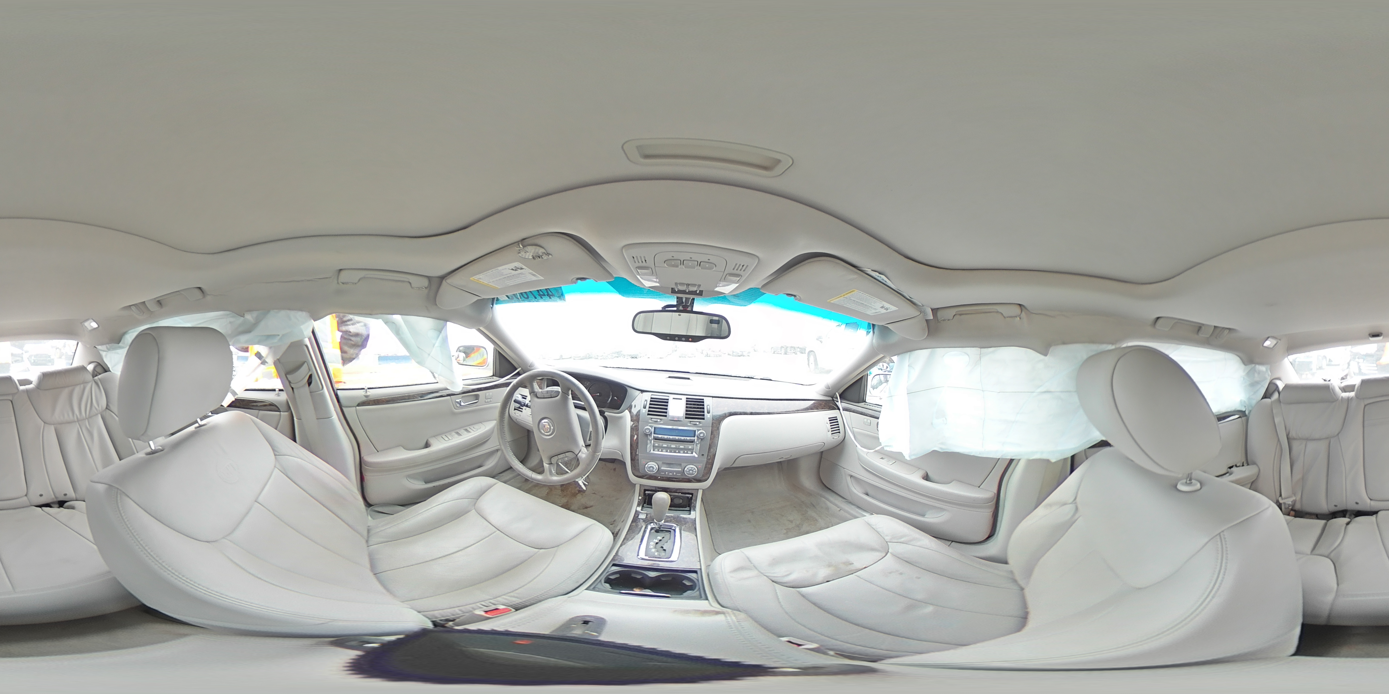 2010 Cadillac DTS - Image 12