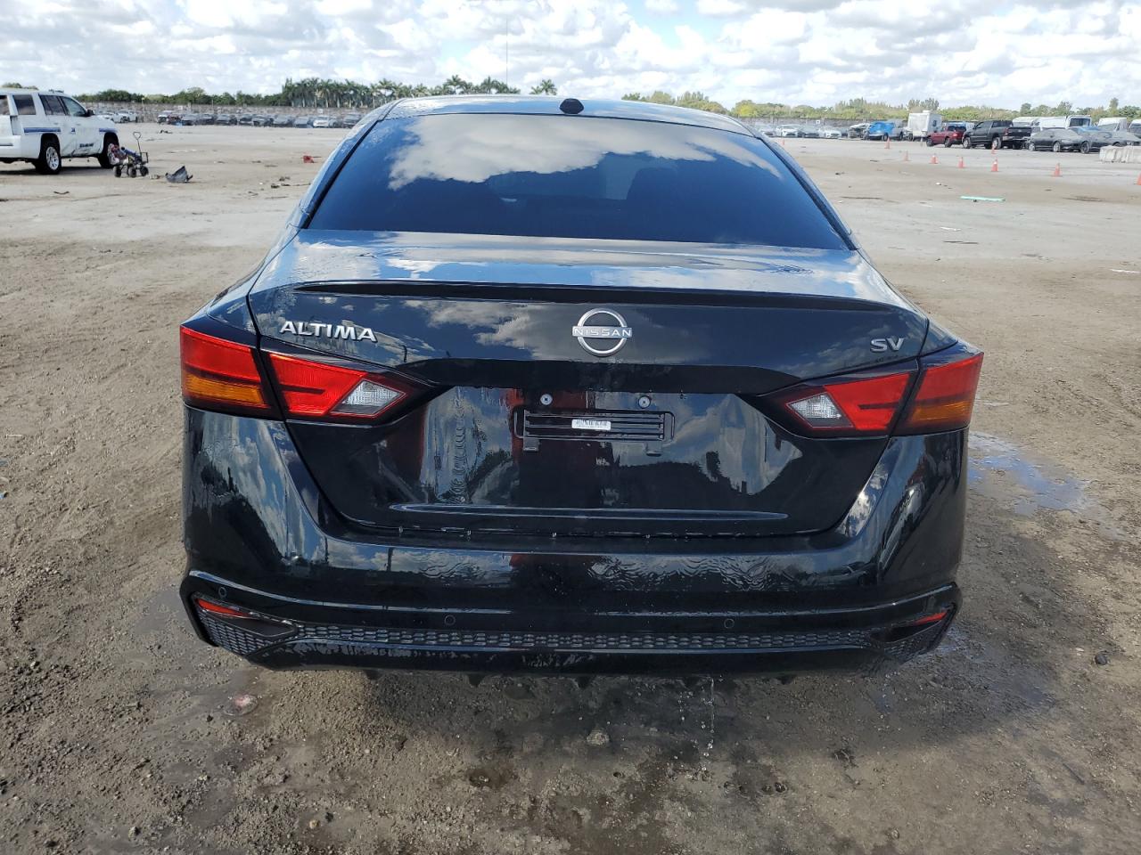 2024 Nissan Altima - Image 6