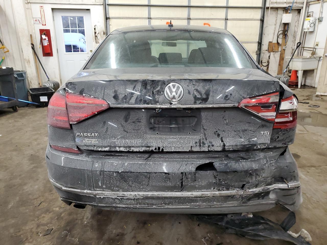 2016 Volkswagen Passat - Image 6
