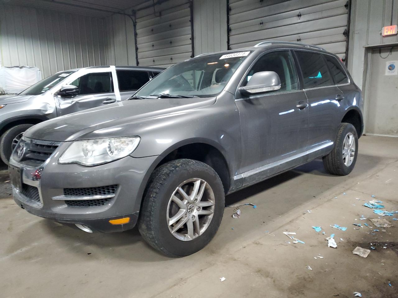 2008 Volkswagen Touareg - Image 1