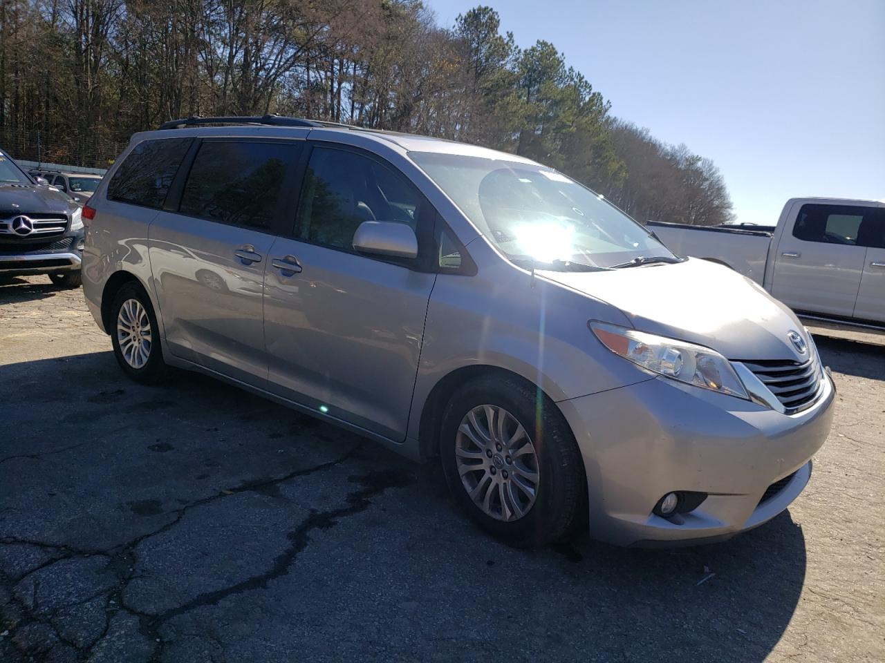 2012 Toyota Sienna - Image 4