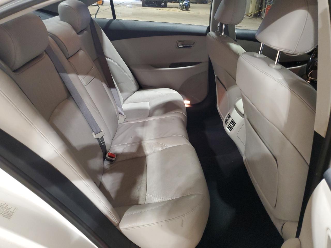 2010 Lexus ES - Image 10
