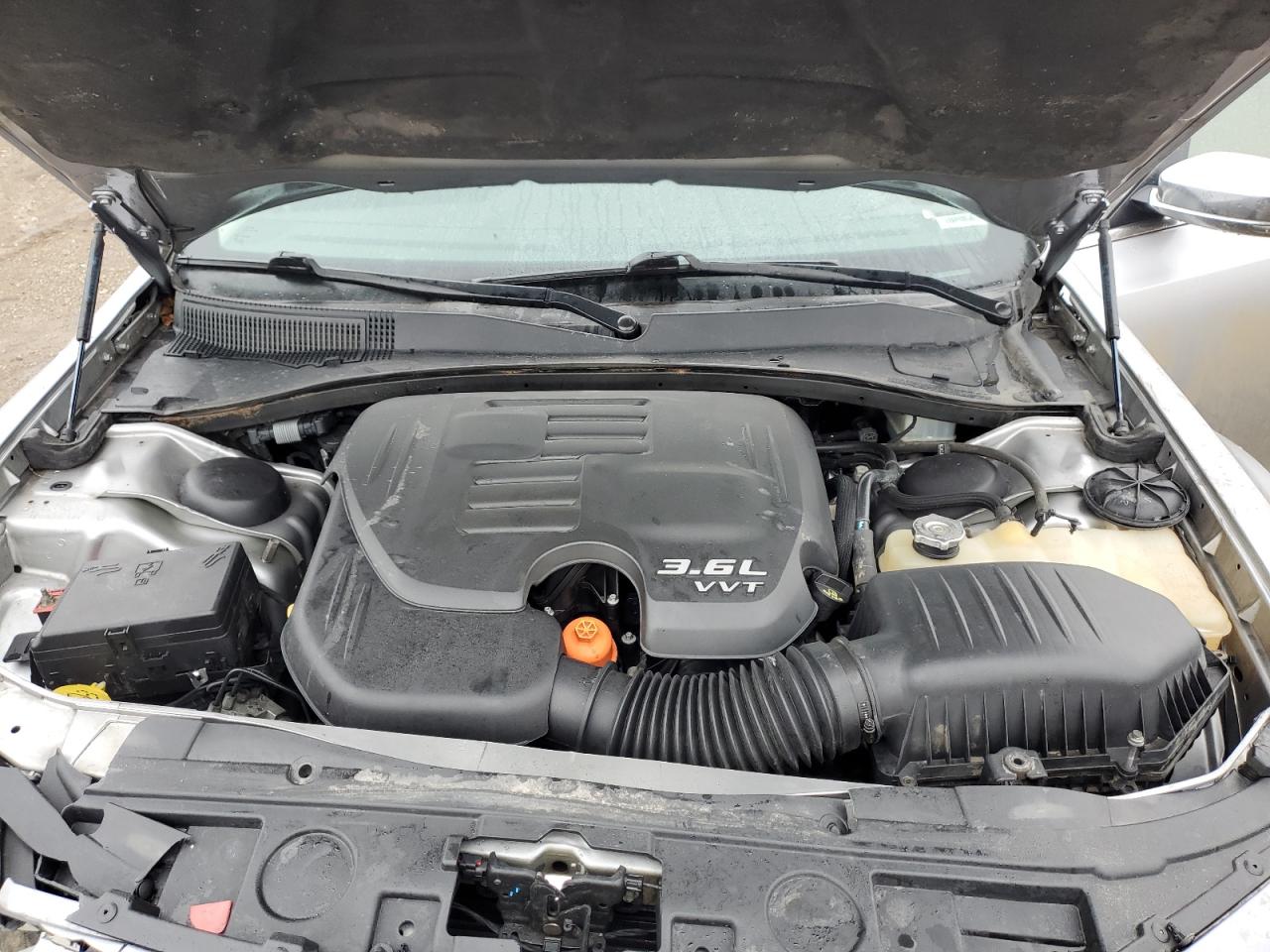 2017 Chrysler 300 - Image 11