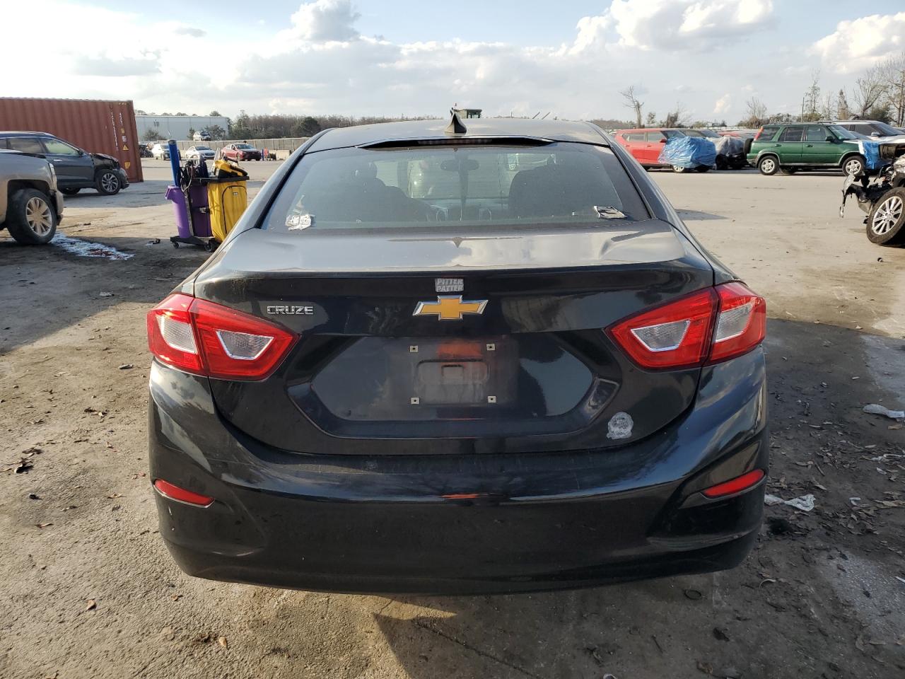 2019 Chevrolet Cruze - Image 6
