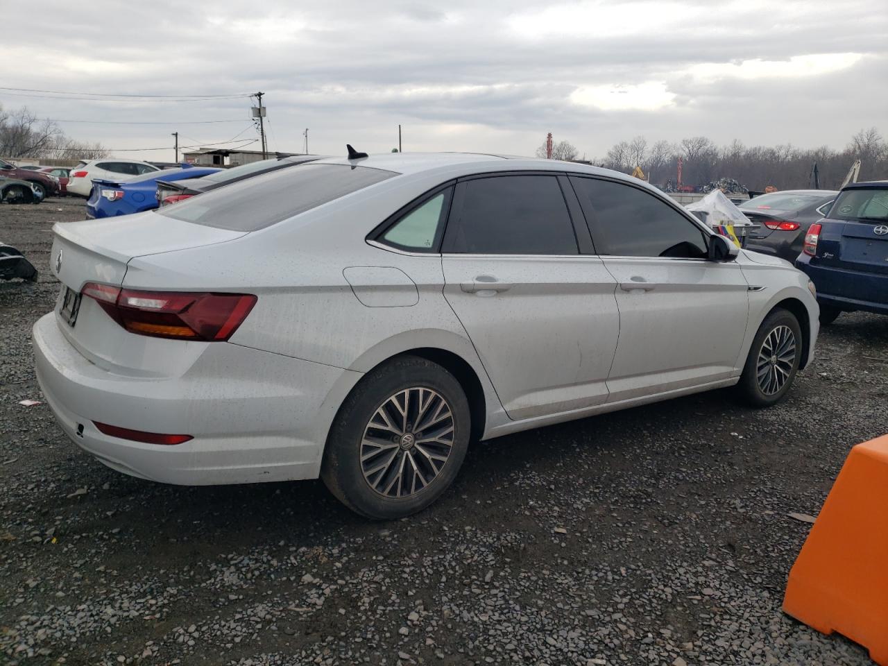 2019 Volkswagen Jetta - Image 3