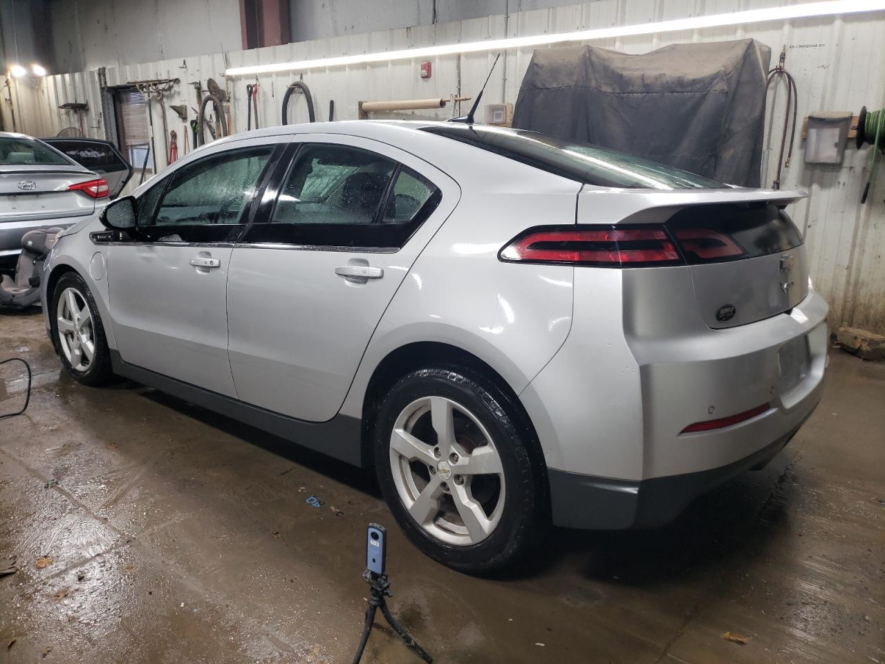 2014 Chevrolet Volt - Image 2