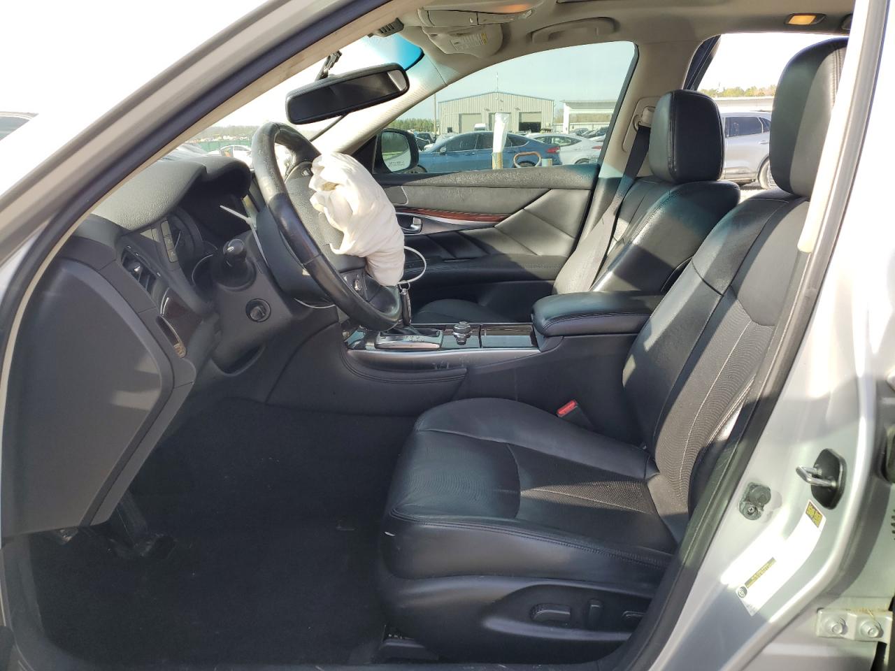 2017 Infiniti Q70 - Image 7