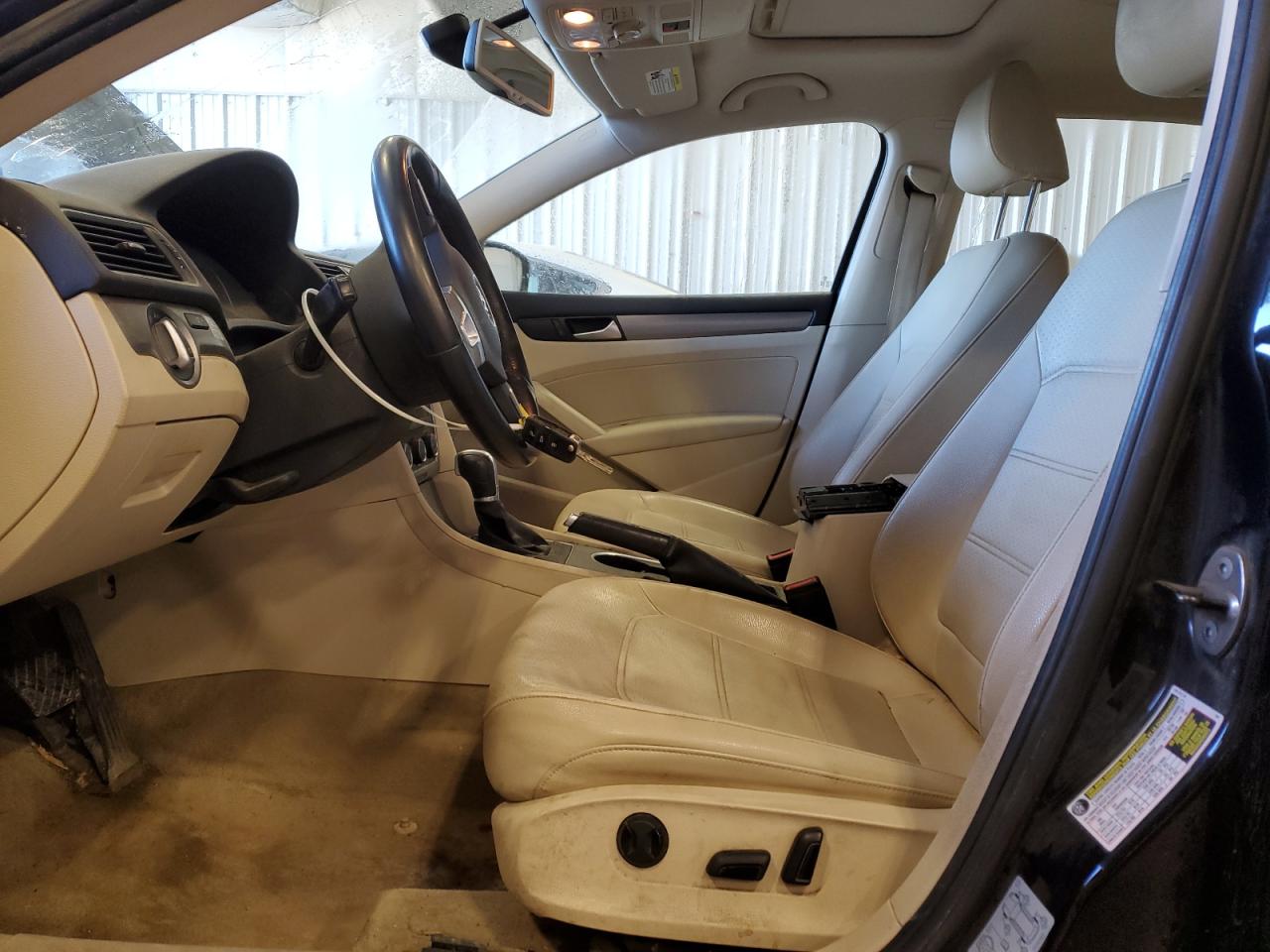 2014 Volkswagen Passat - Image 7