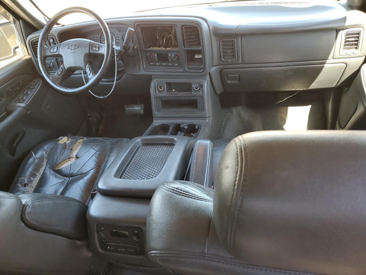 2004 Chevrolet Avalanche - Image 8