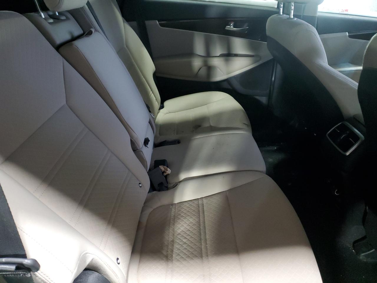 2017 Kia Sorento - Image 11