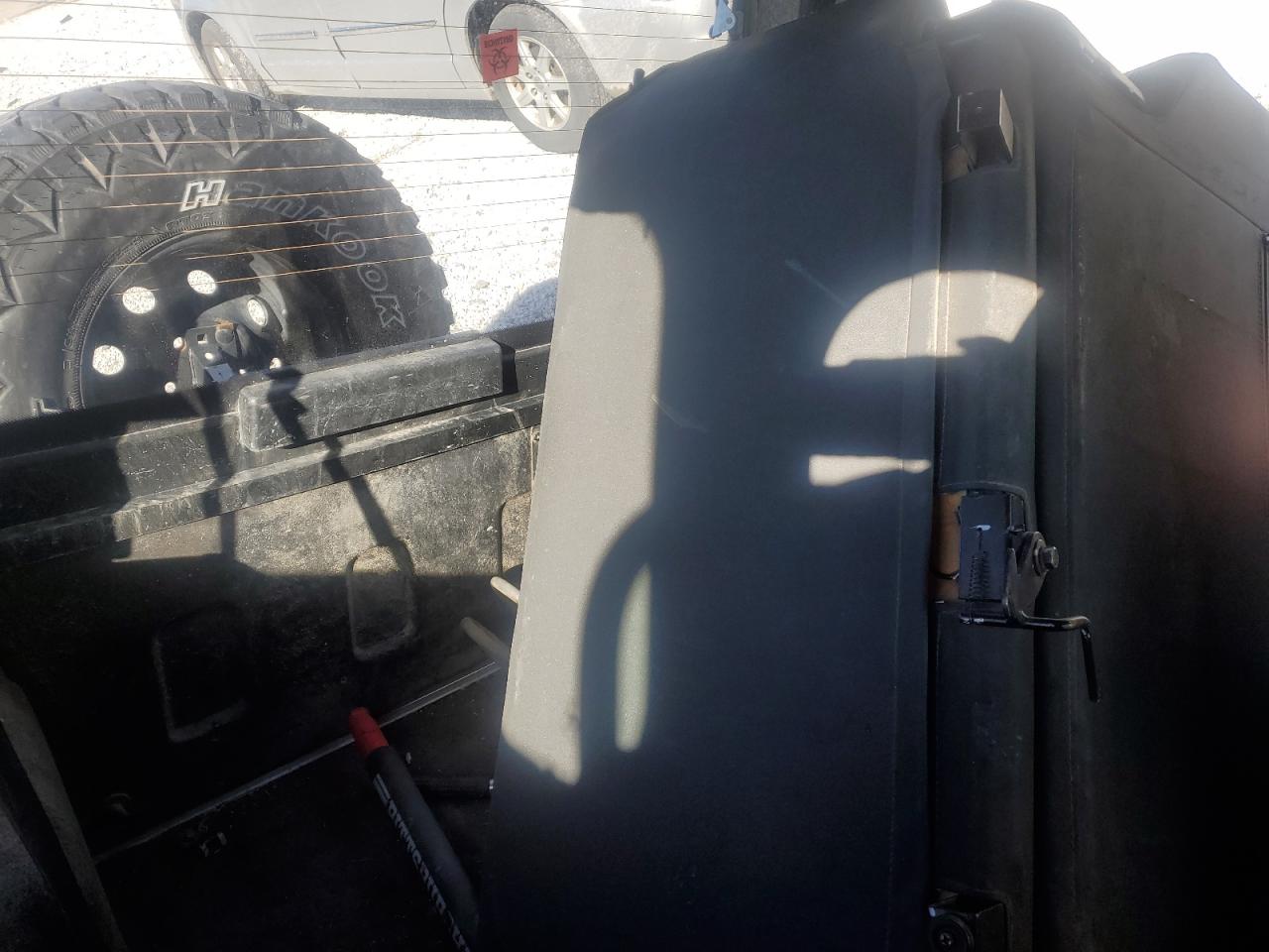 2005 Jeep Wrangler - Image 10