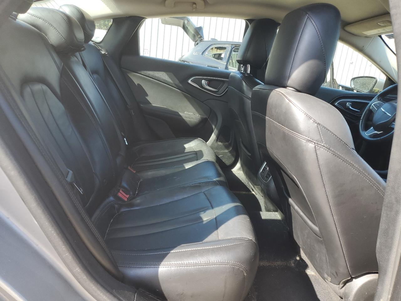 2015 Chrysler 200 - Image 10
